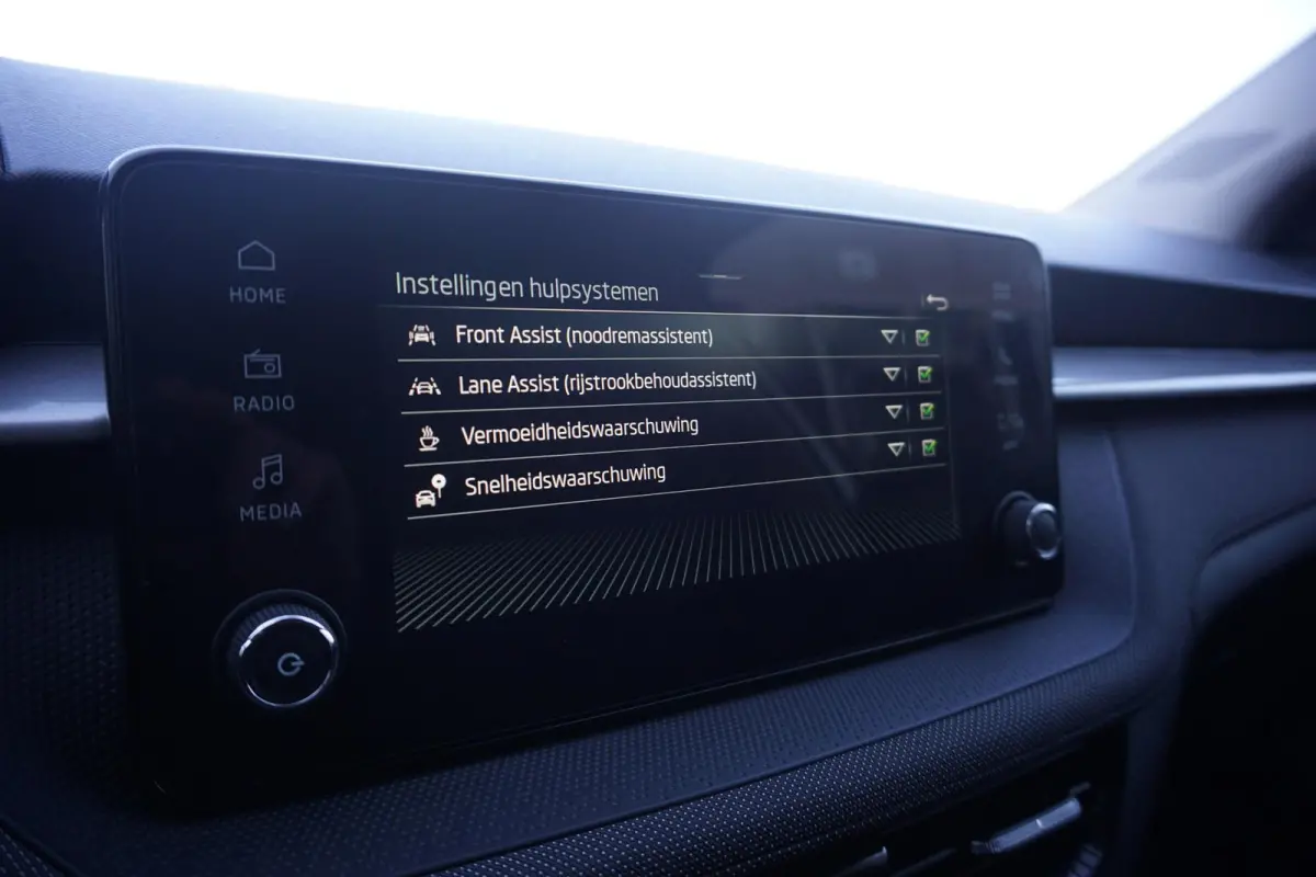 1.0 TSI 95pk Business Edition | Cruise Control | Stoelverwarming | Smart Link
