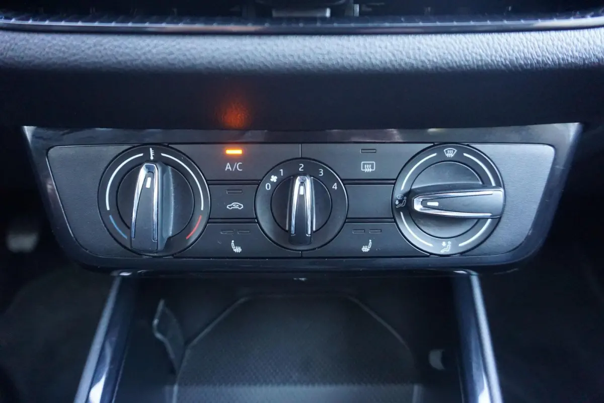 1.0 TSI 95pk Business Edition | Cruise Control | Stoelverwarming | Smart Link