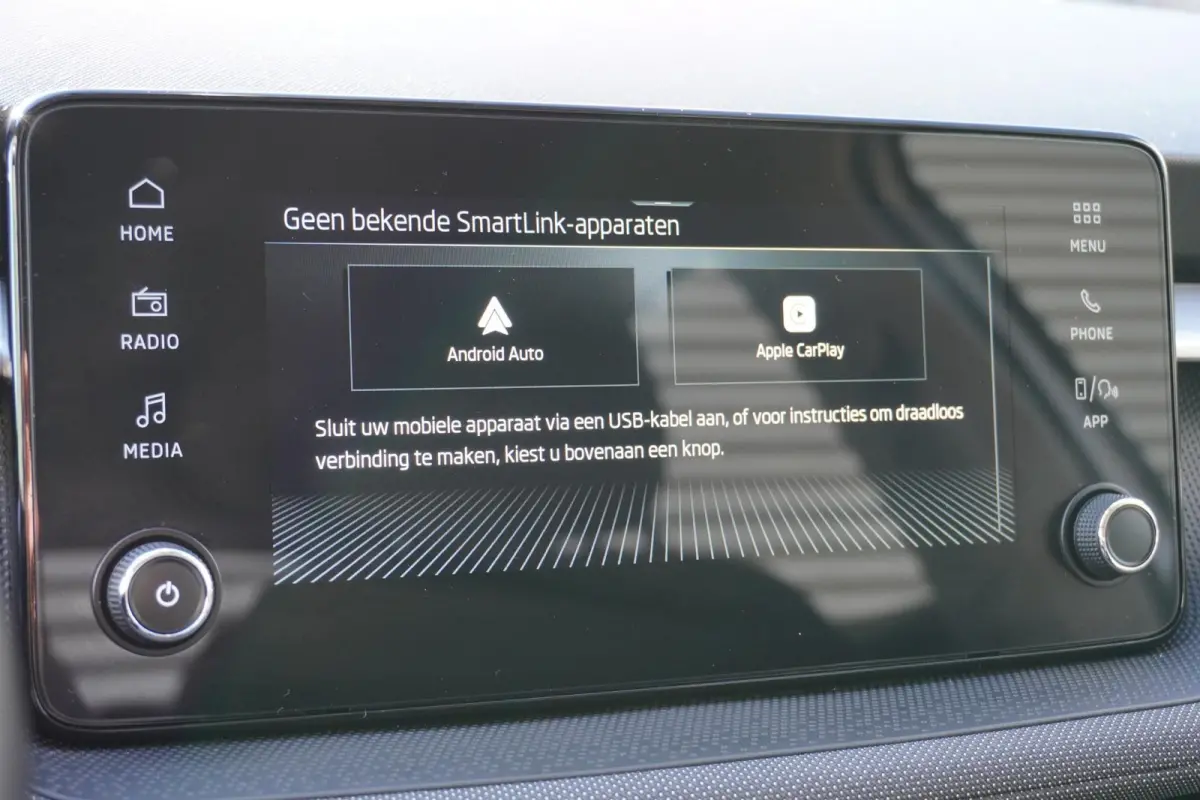 1.0 TSI 95pk Business Edition | Stoelverwarming | PDC Voor & Achter | Achteruitrijcamera | SmartLink