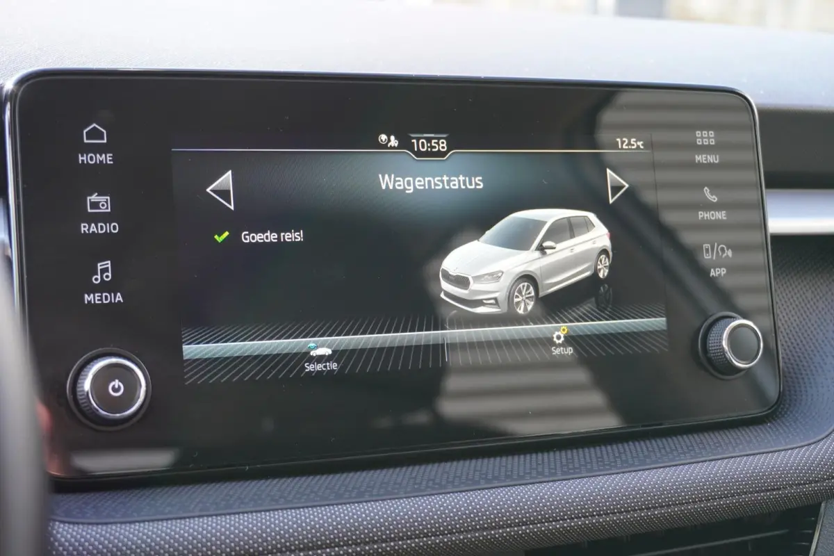 1.0 TSI 95pk Business Edition | Stoelverwarming | PDC Voor & Achter | Achteruitrijcamera | SmartLink