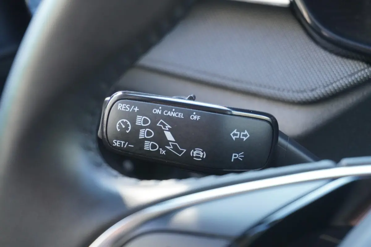 1.0 TSI 95pk Business Edition | Stoelverwarming | PDC Voor & Achter | Achteruitrijcamera | SmartLink