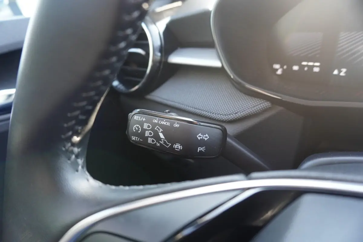 1.0 TSI 95pk Business Edition | Stoelverwarming | SmartLink | Achteruitrijcamera | PDC Voor & Achter