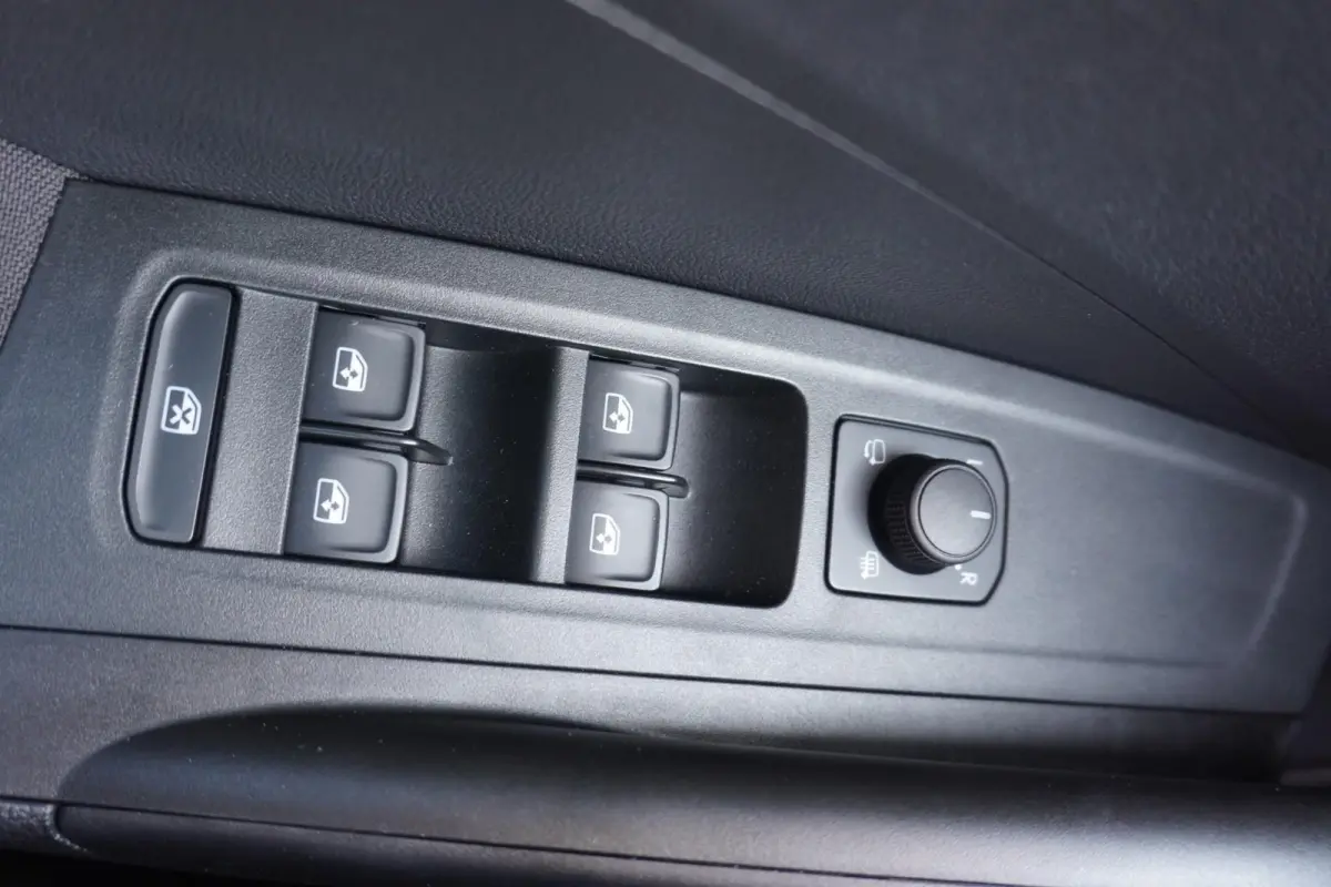 1.0 TSI 95pk Business Edition | Stoelverwarming | SmartLink | Achteruitrijcamera | PDC Voor & Achter