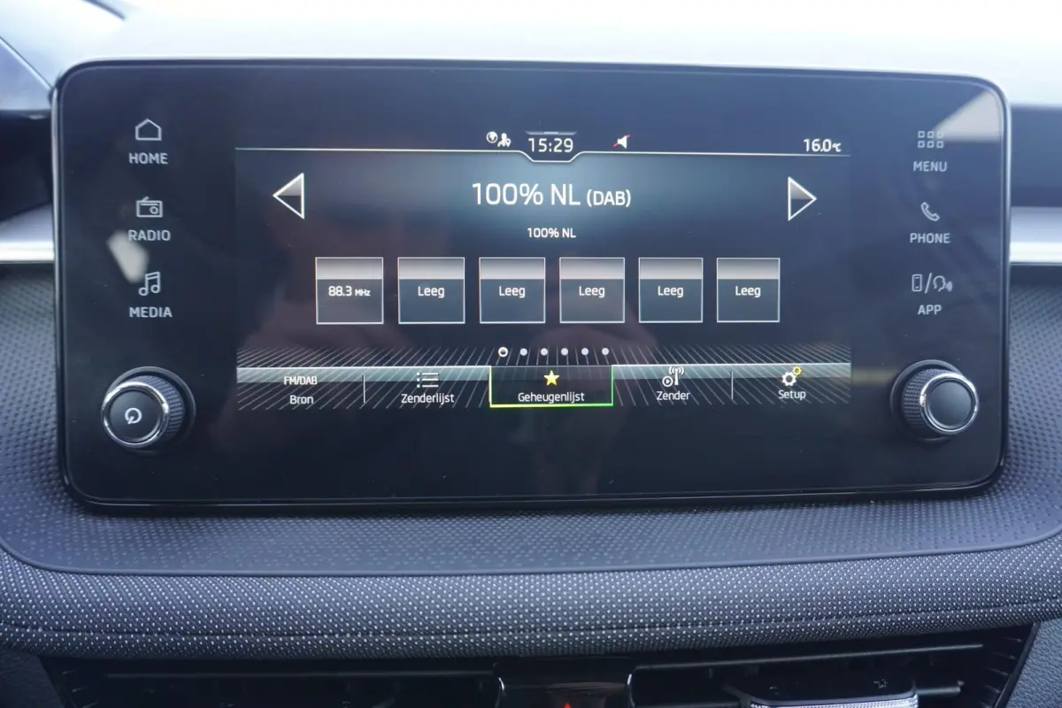 1.0 TSI 95pk Business Edition | Stoelverwarming | SmartLink | Achteruitrijcamera | PDC Voor & Achter