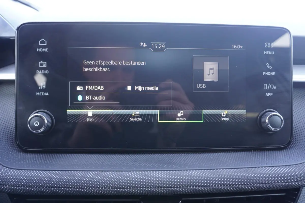 1.0 TSI 95pk Business Edition | Stoelverwarming | SmartLink | Achteruitrijcamera | PDC Voor & Achter