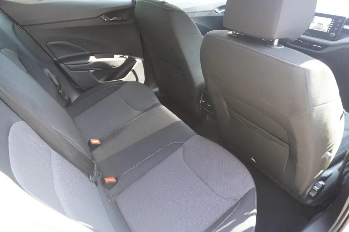 1.0 TSI 95pk Business Edition | Stoelverwarming | SmartLink | Achteruitrijcamera | PDC Voor & Achter