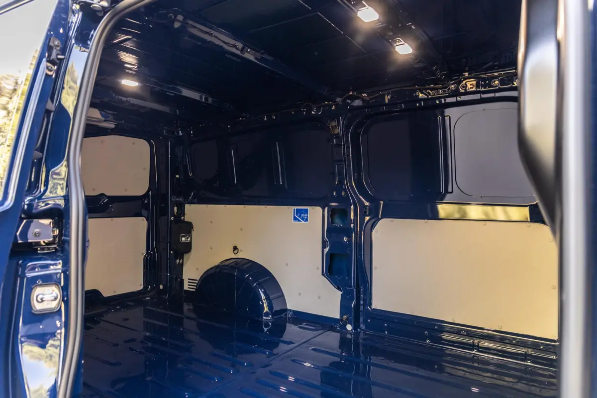 2.5 eHybrid 233pk AUT L2H1 30 Style | Trekhaak | Navigatiesysteem 13''