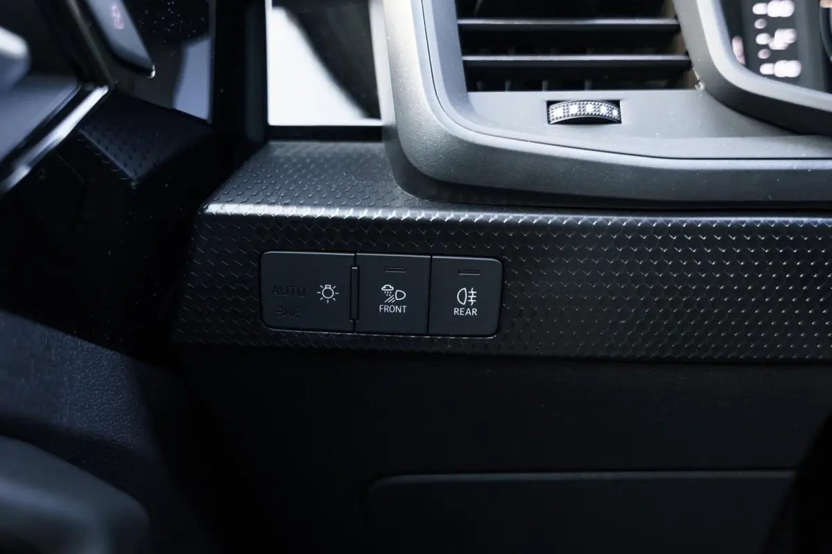 30 TFSI 115pk S tronic Edition | Smartphone Interface | Stoelverwarming | 17" Velgen | PDC | Clima | LED Verlichting |