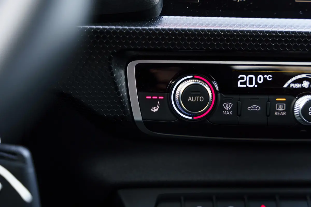 30 TFSI 115pk S tronic Edition | Smartphone Interface | Stoelverwarming | 17" Velgen | PDC | Clima | LED Verlichting |