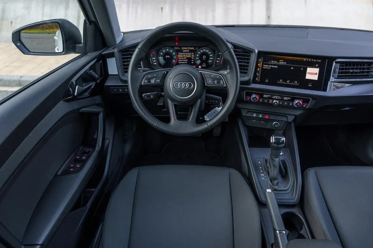 30 TFSI 115pk S tronic Edition | Smartphone Interface | Stoelverwarming | 17" Velgen | PDC | Clima | LED Verlichting |