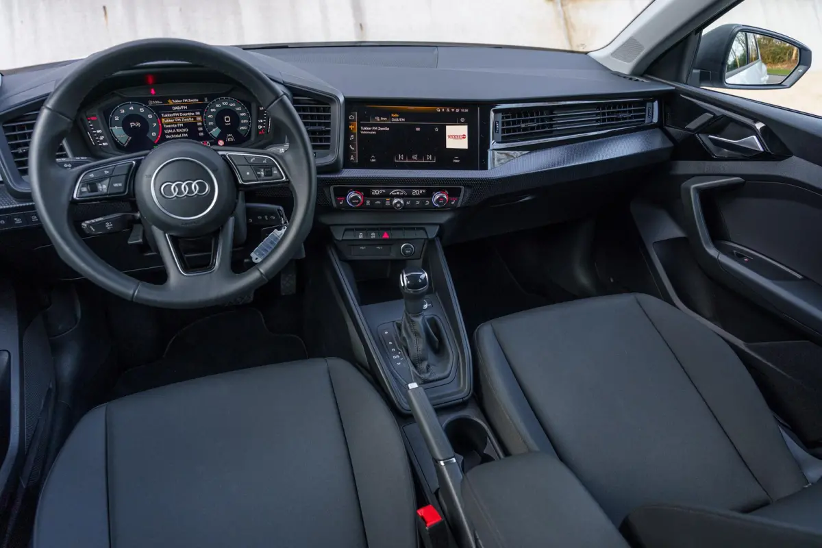 30 TFSI 115pk S tronic Edition | Smartphone Interface | Stoelverwarming | 17" Velgen | PDC | Clima | LED Verlichting |