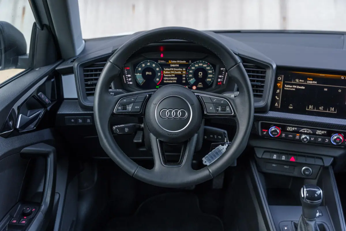 30 TFSI 115pk S tronic Edition | Smartphone Interface | Stoelverwarming | 17" Velgen | PDC | Clima | LED Verlichting |