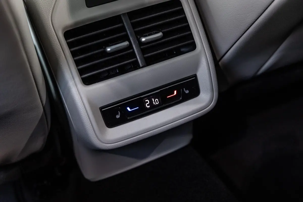 1.5 eHybrid 204pk DSG Elegance Business | Panoramadak | Trekhaak | Massage | Harman Kardon