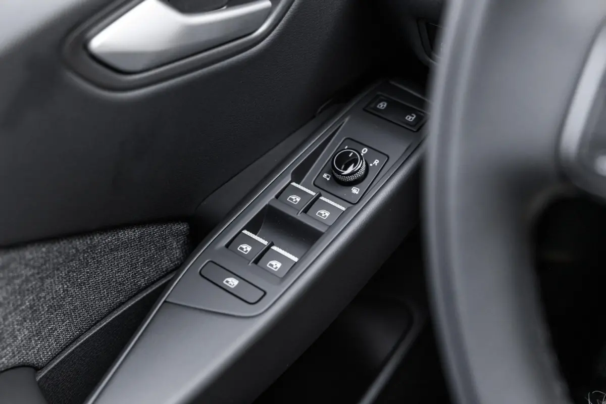 Style 190pk 58 kWh | LMV 20'' | Panoramadak
