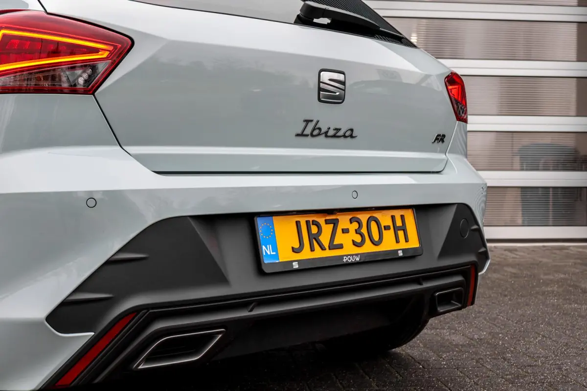 1.0 EcoTSI 95pk FR Business Connect | Panoramadak | 18" Velgen | Navigatie