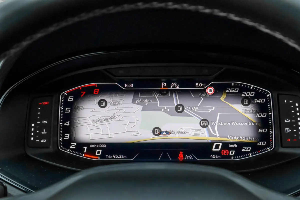 1.0 EcoTSI 95pk FR Business Connect | Panoramadak | 18" Velgen | Navigatie