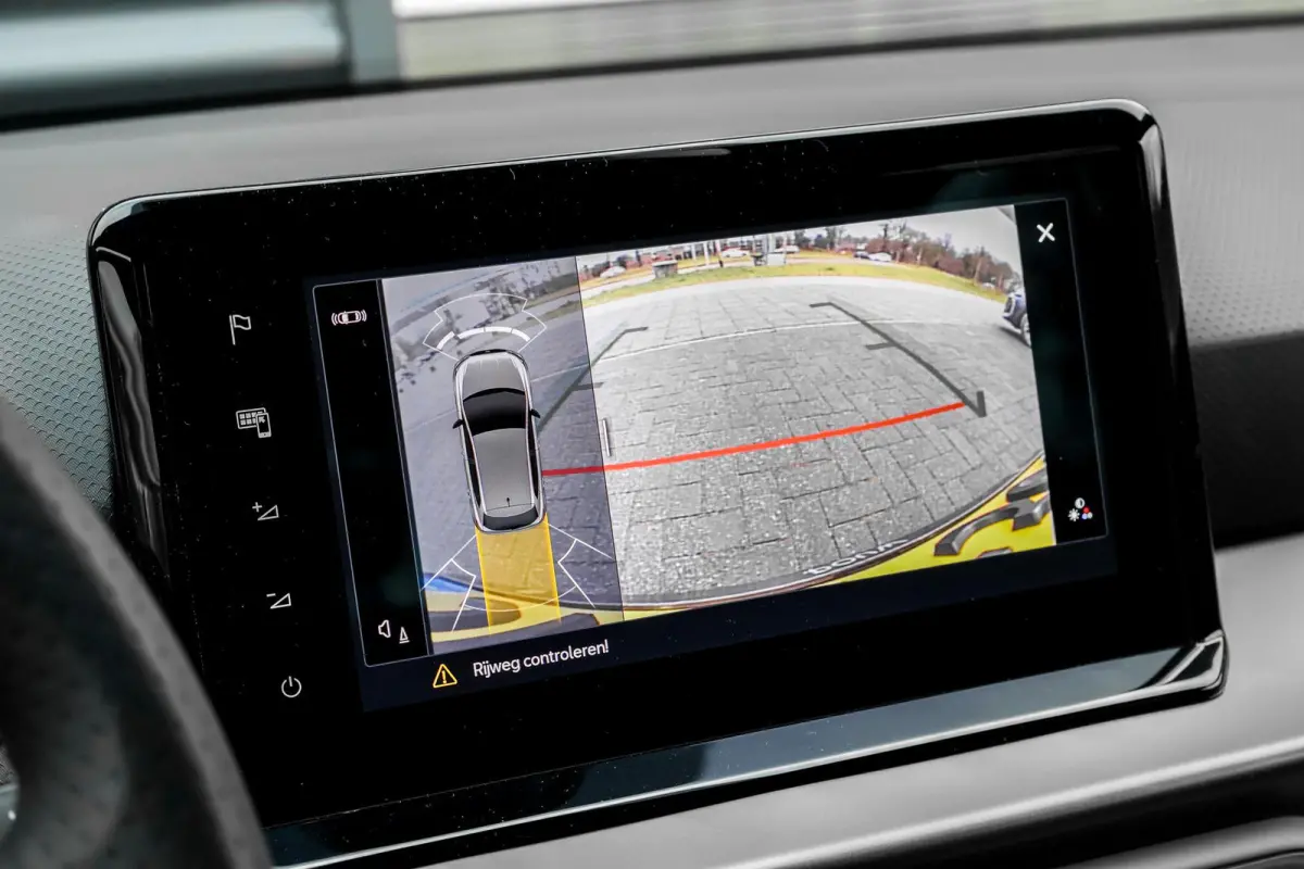 1.0 EcoTSI 95pk FR Business Connect | Panoramadak | 18" Velgen | Navigatie
