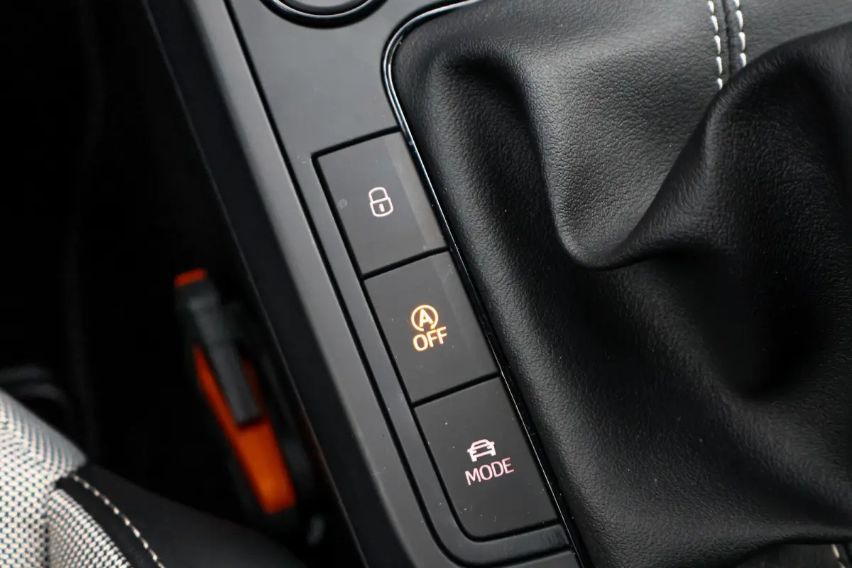 1.0 EcoTSI 95pk FR Business Connect | Panoramadak | 18" Velgen | Navigatie