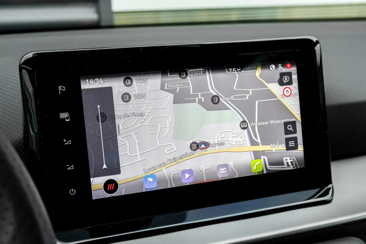 1.0 EcoTSI 95pk FR Business Connect | Panoramadak | 18" Velgen | Navigatie