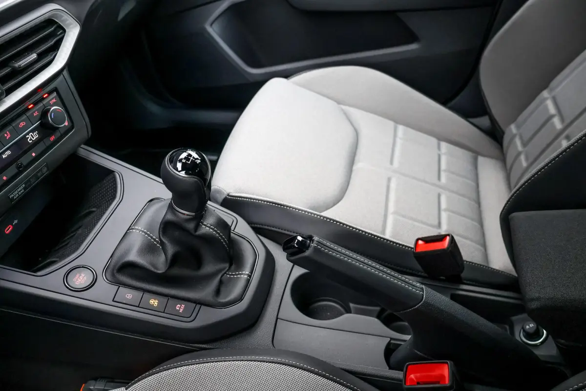 1.0 EcoTSI 95pk FR Business Connect | Panoramadak | 18" Velgen | Navigatie