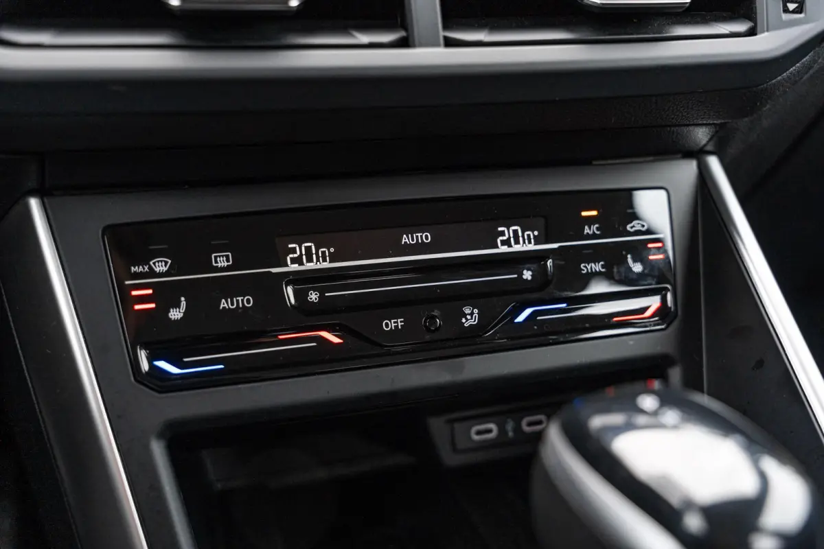 1.0 TSI 110pk DSG Life Business | Trekhaak Afneembaar | Stoelverwarming | Aple Carplay & Android Auto