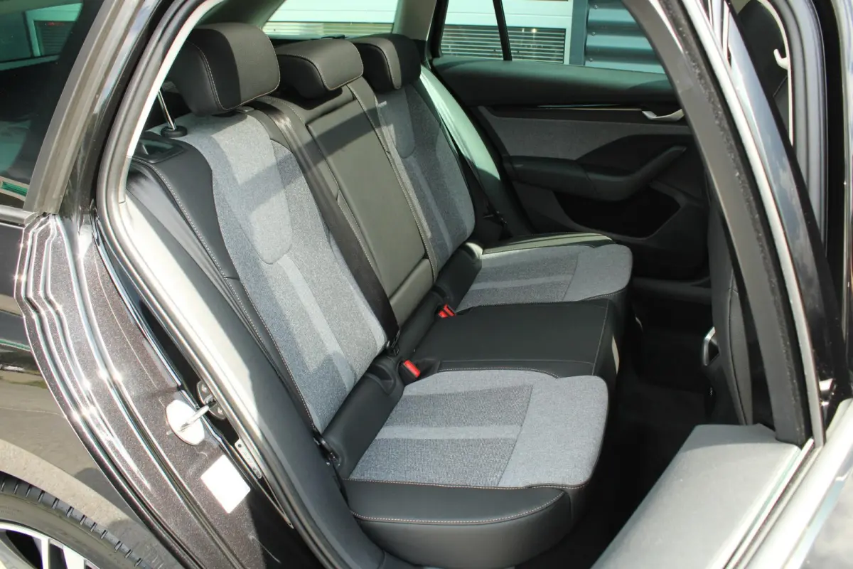 1.5 TSI 115pk DSG MHEV Business Edition | Panoramadak | Trekhaak | Head-up