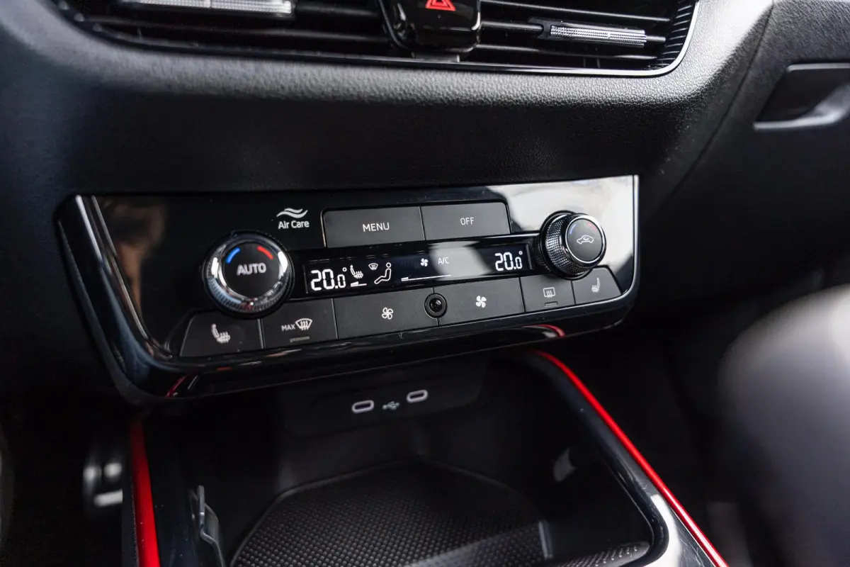 1.0 TSI 115pk DSG Monte Carlo | Voorstoelen Verwarmd | Apple Carplay/ Android Auto | Camera Achter | Cruise Control Adaptief
