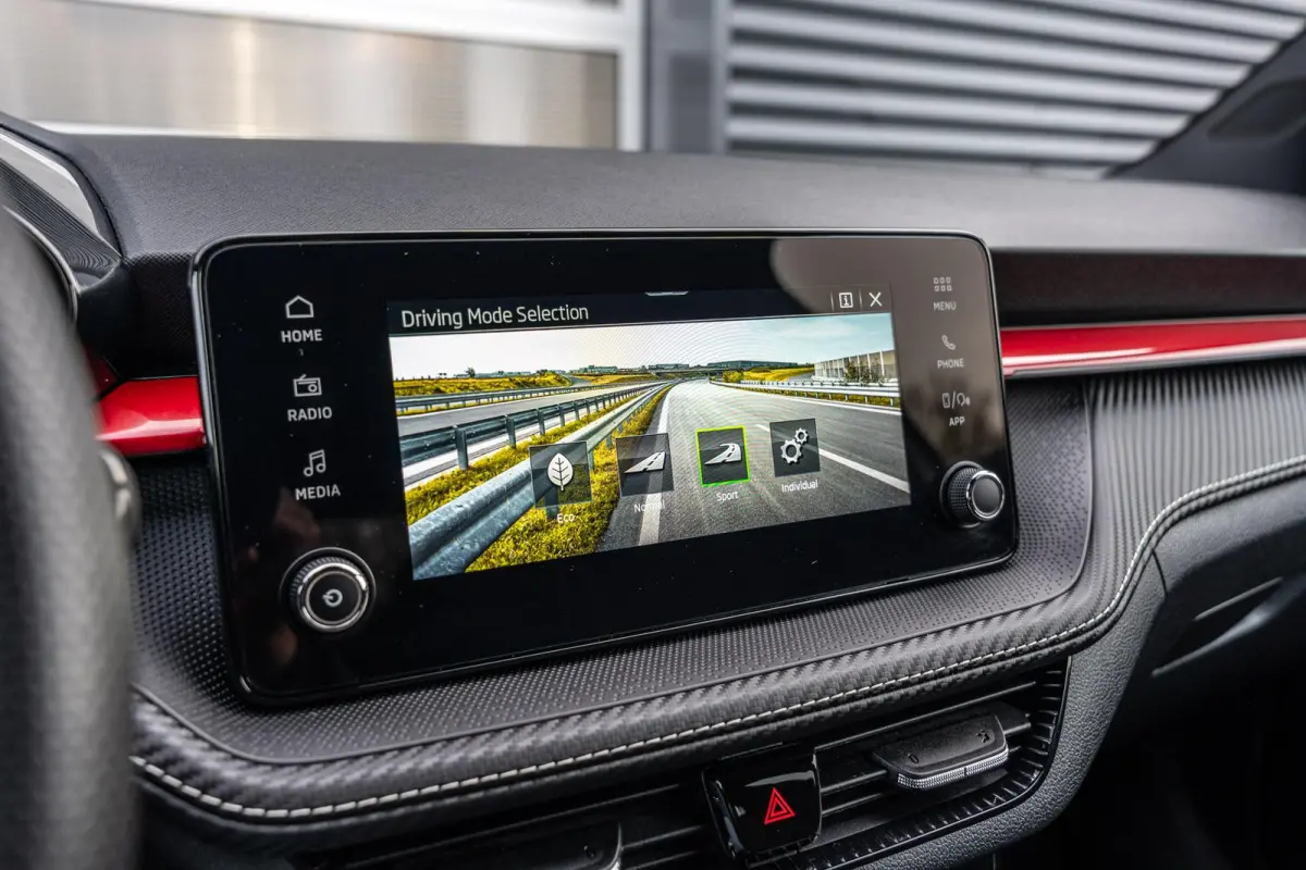1.0 TSI 115pk DSG Monte Carlo | Voorstoelen Verwarmd | Apple Carplay/ Android Auto | Camera Achter | Cruise Control Adaptief