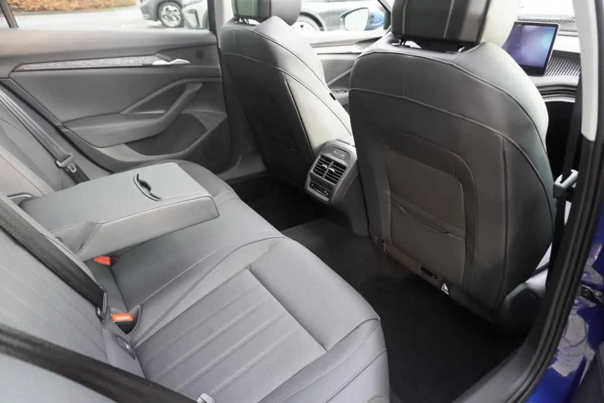 1.5 TSI 204pk PHEV Business Edition | Winter Pakket | 19" Velgen