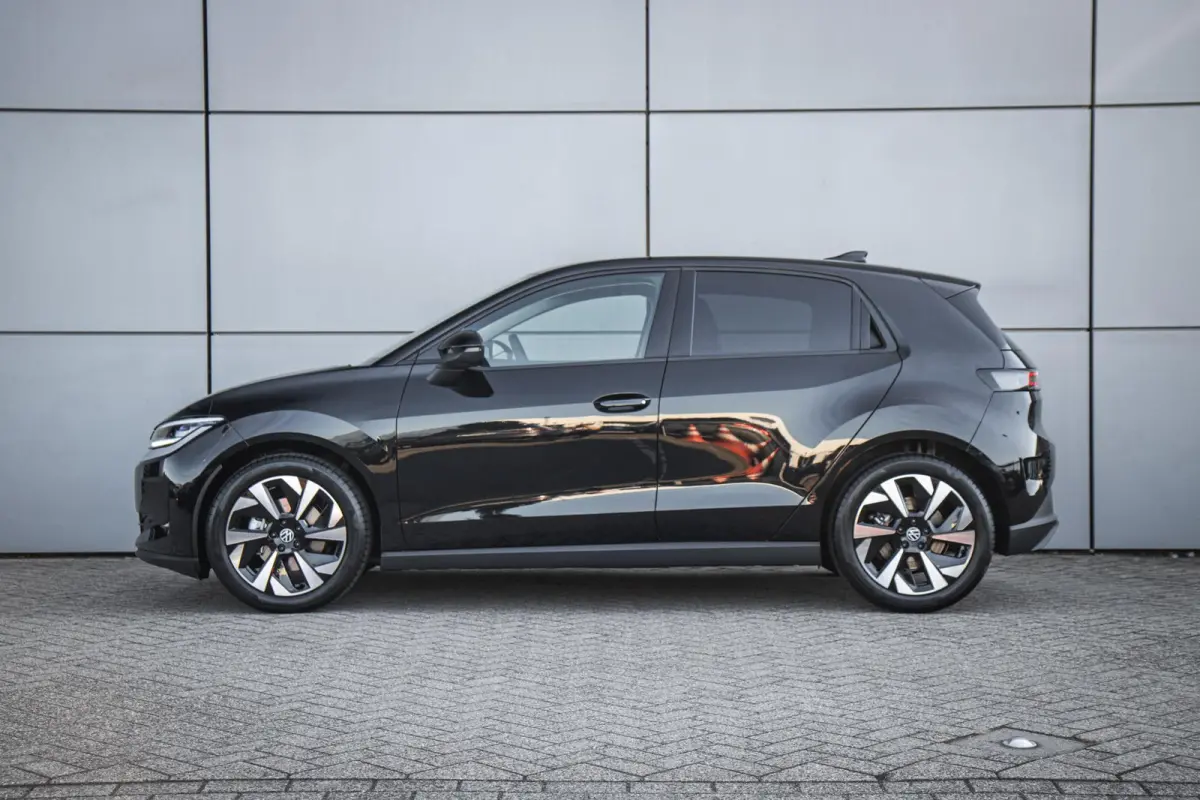 211pk Life First Edition 52 kWh | 18" Velgen | Comfort Pakket