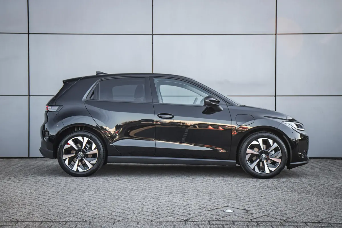 211pk Life First Edition 52 kWh | 18" Velgen | Comfort Pakket