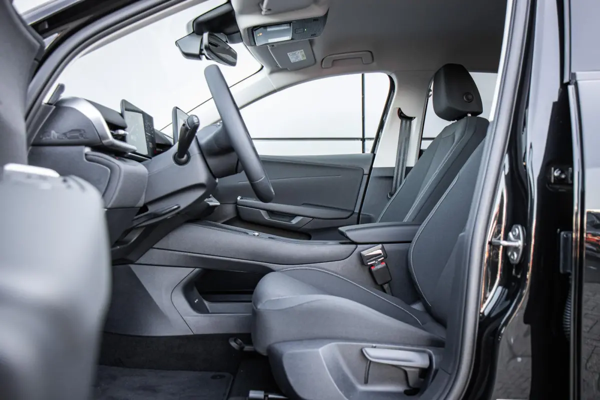 211pk Life First Edition 52 kWh | 18" Velgen | Comfort Pakket