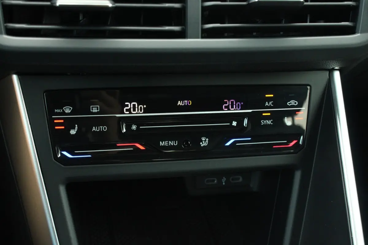 1.0 TSI 95pk DSG 50 Edition | Panoramadak | Stoelverwarming
