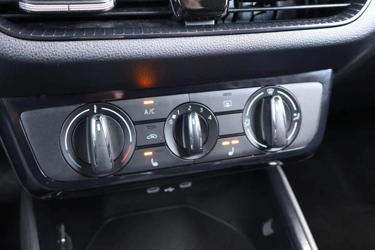 1.0 TSI 95pk Business Edition | Camera | Cruise Control | Android Auto / Apple CarPlay | Verwarmbare Voorstoelen