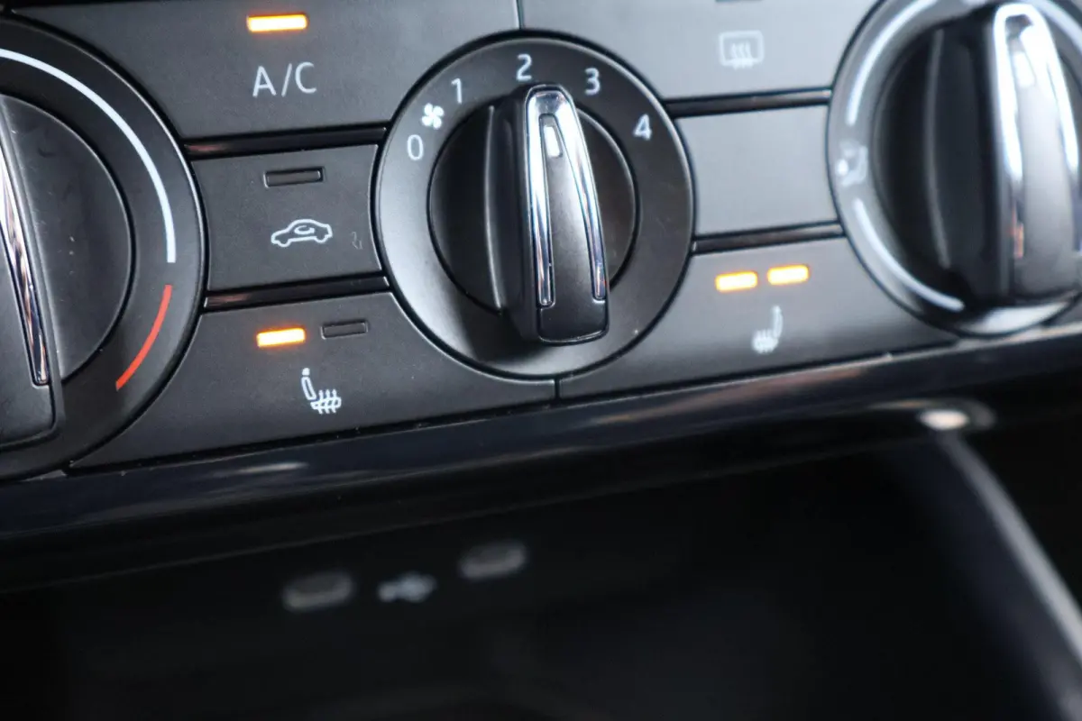 1.0 TSI 95pk Business Edition | Camera | Cruise Control | Android Auto / Apple CarPlay | Verwarmbare Voorstoelen