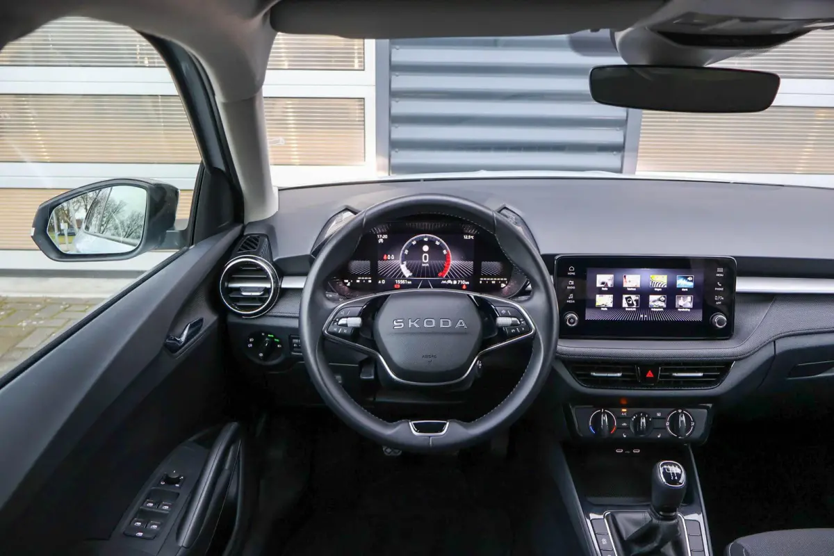 1.0 TSI 95pk Business Edition | Camera Achter | Stoelverwarming | Parkeersensoren Voor / Achter | Apple CarPlay/ Android Auto | Keyless