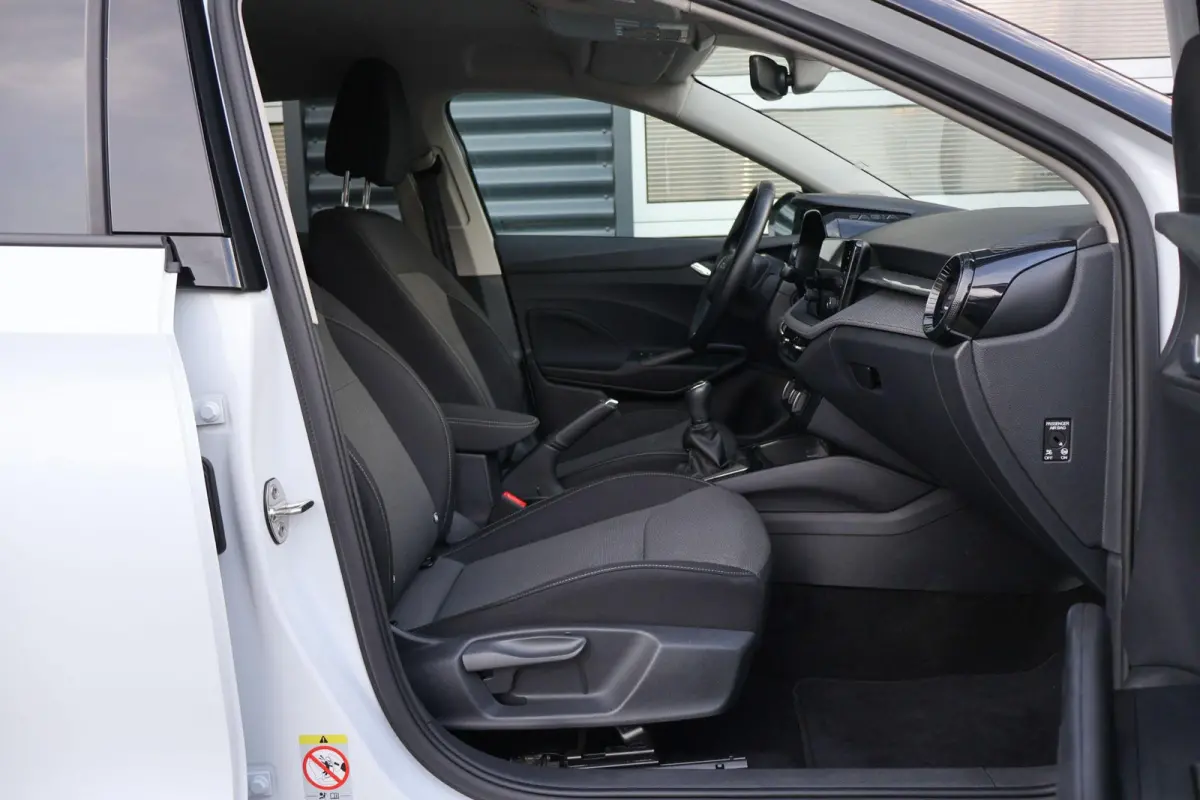 1.0 TSI 95pk Business Edition | Camera Achter | Stoelverwarming | Parkeersensoren Voor / Achter | Apple CarPlay/ Android Auto | Keyless