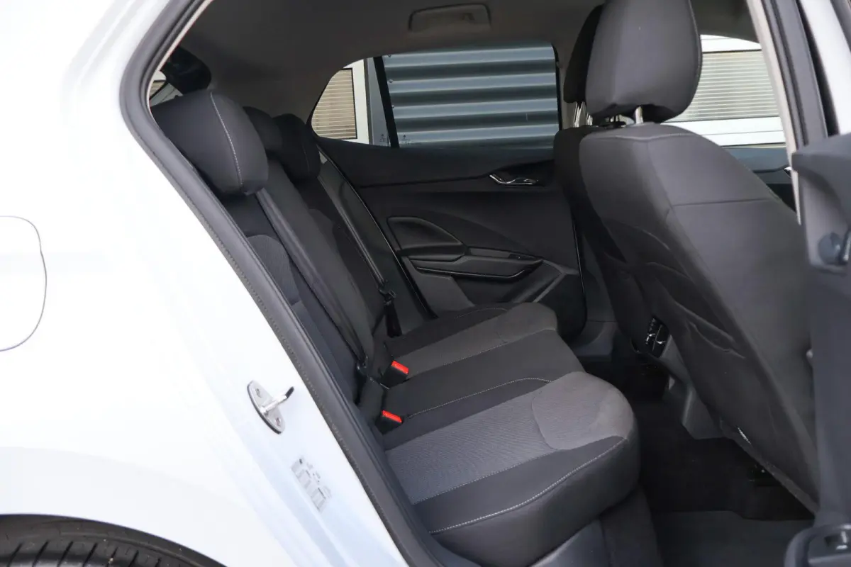 1.0 TSI 95pk Business Edition | Camera Achter | Stoelverwarming | Parkeersensoren Voor / Achter | Apple CarPlay/ Android Auto | Keyless