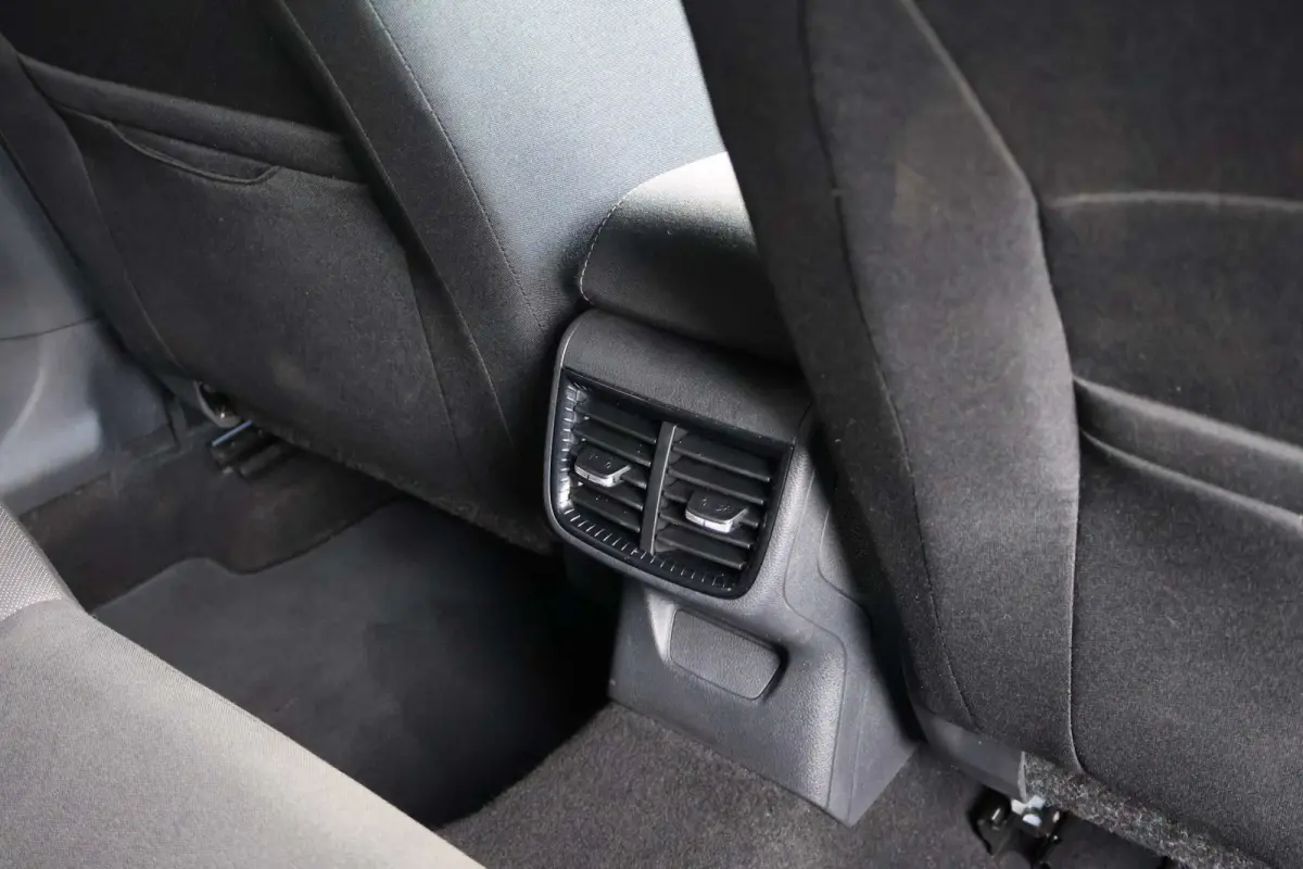 1.0 TSI 95pk Business Edition | Camera Achter | Stoelverwarming | Parkeersensoren Voor / Achter | Apple CarPlay/ Android Auto | Keyless