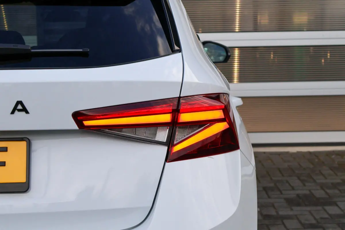 1.0 TSI 95pk Business Edition | Camera Achter | Stoelverwarming | Parkeersensoren Voor / Achter | Apple CarPlay/ Android Auto | Keyless