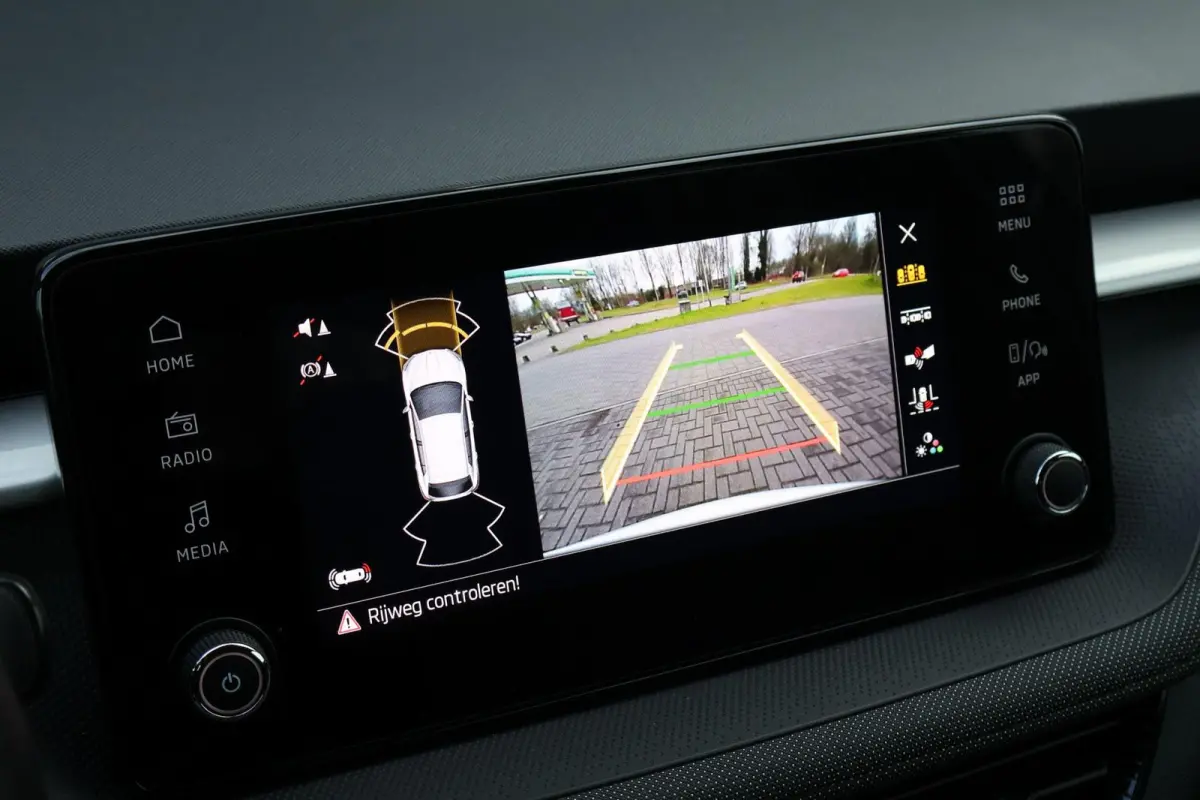 1.0 TSI 95pk Business Edition | Camera Achter | Stoelverwarming | Parkeersensoren Voor / Achter | Apple CarPlay/ Android Auto | Keyless
