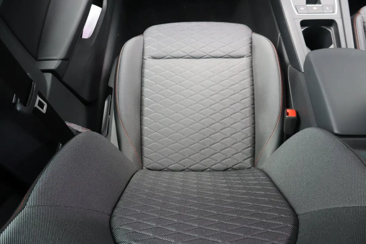 1.5 TSI 204pk e-Hybrid FR Business | Trekhaak | Stoelverwarming | Achterklep Elektrisch