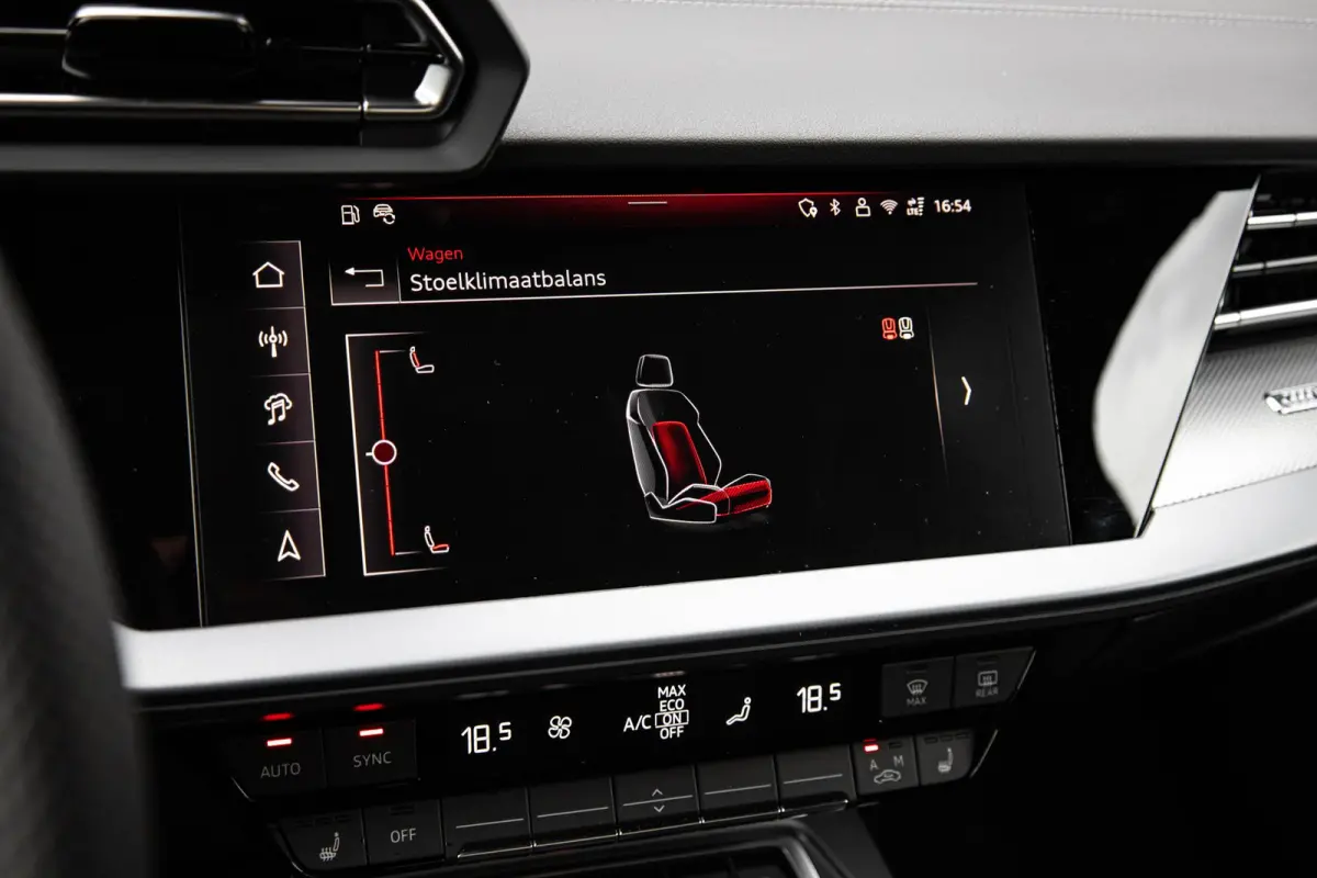 30 TFSI 116pk S-tronic S edition | Panoramadak | 19" Velgen | SONOS