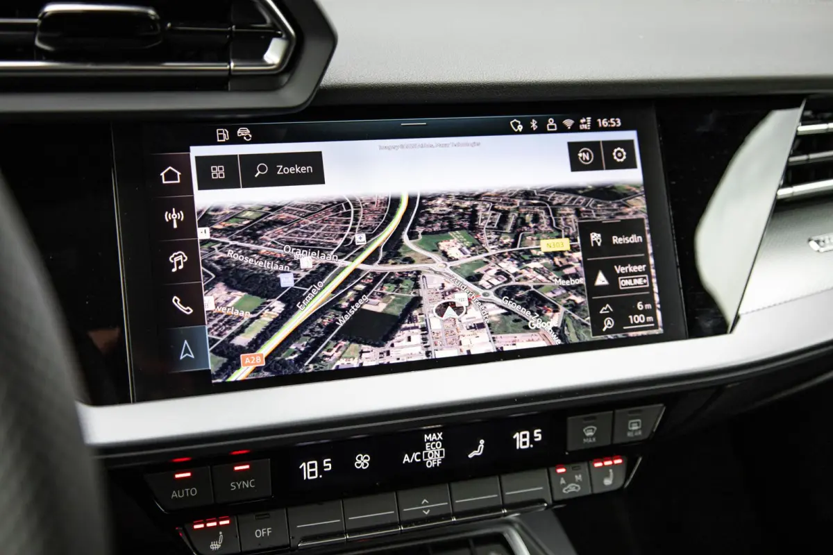 30 TFSI 116pk S-tronic S edition | Panoramadak | 19" Velgen | SONOS