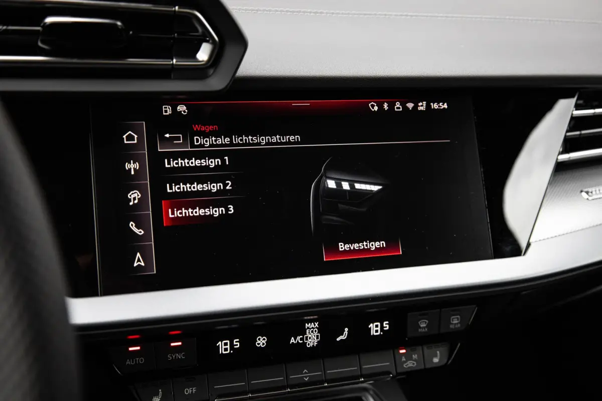 30 TFSI 116pk S-tronic S edition | Panoramadak | 19" Velgen | SONOS