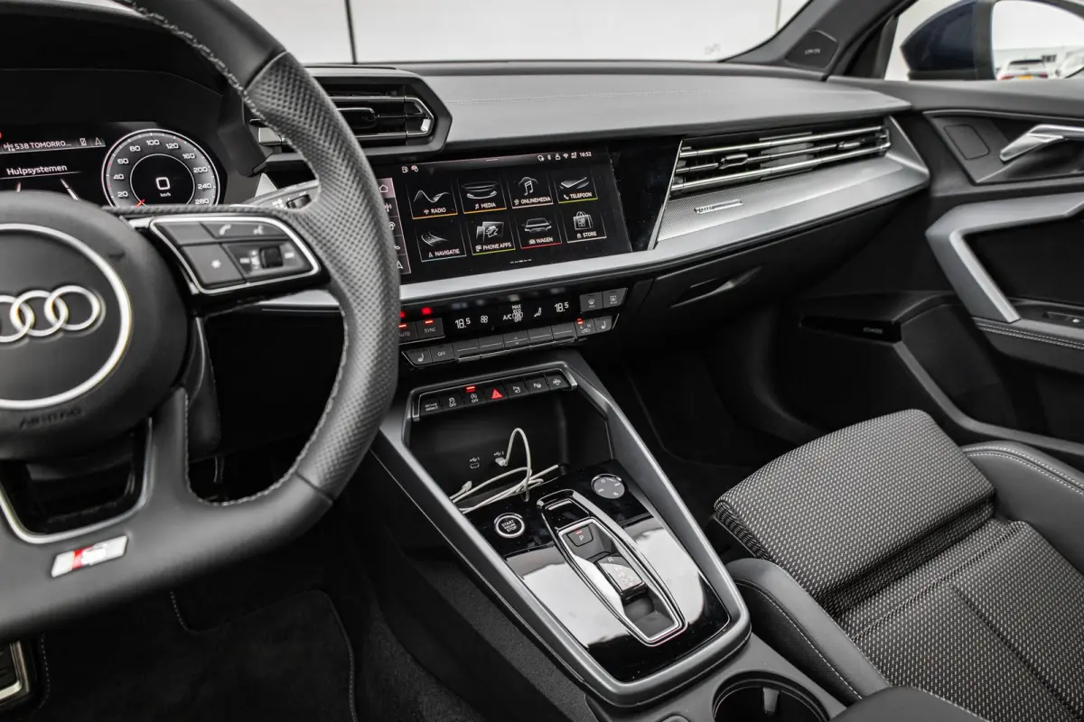 30 TFSI 116pk S-tronic S edition | Panoramadak | 19" Velgen | SONOS
