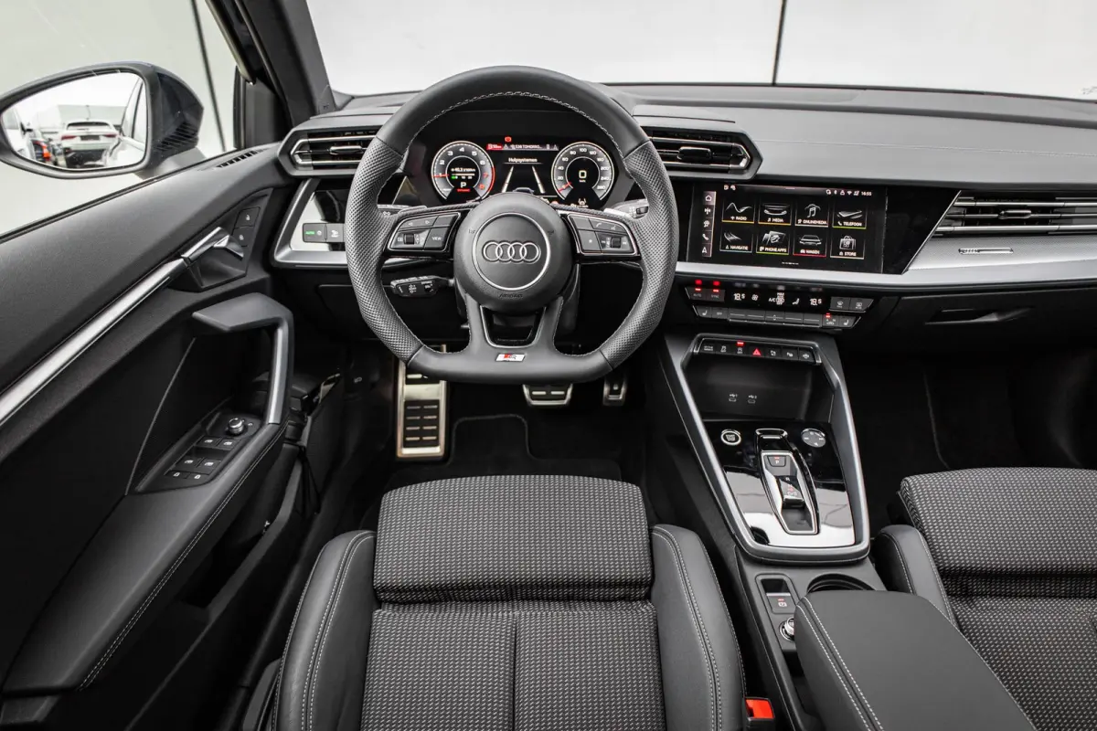 30 TFSI 116pk S-tronic S edition | Panoramadak | 19" Velgen | SONOS