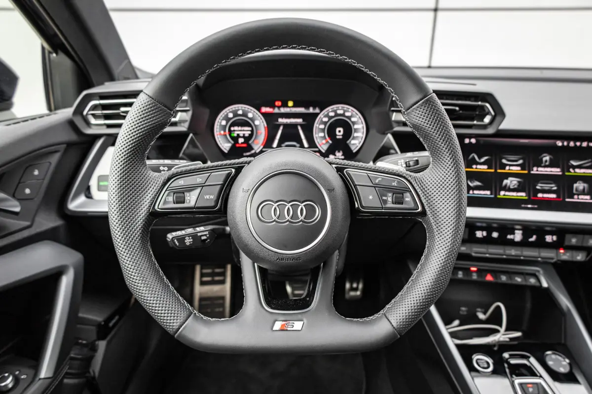 30 TFSI 116pk S-tronic S edition | Panoramadak | 19" Velgen | SONOS