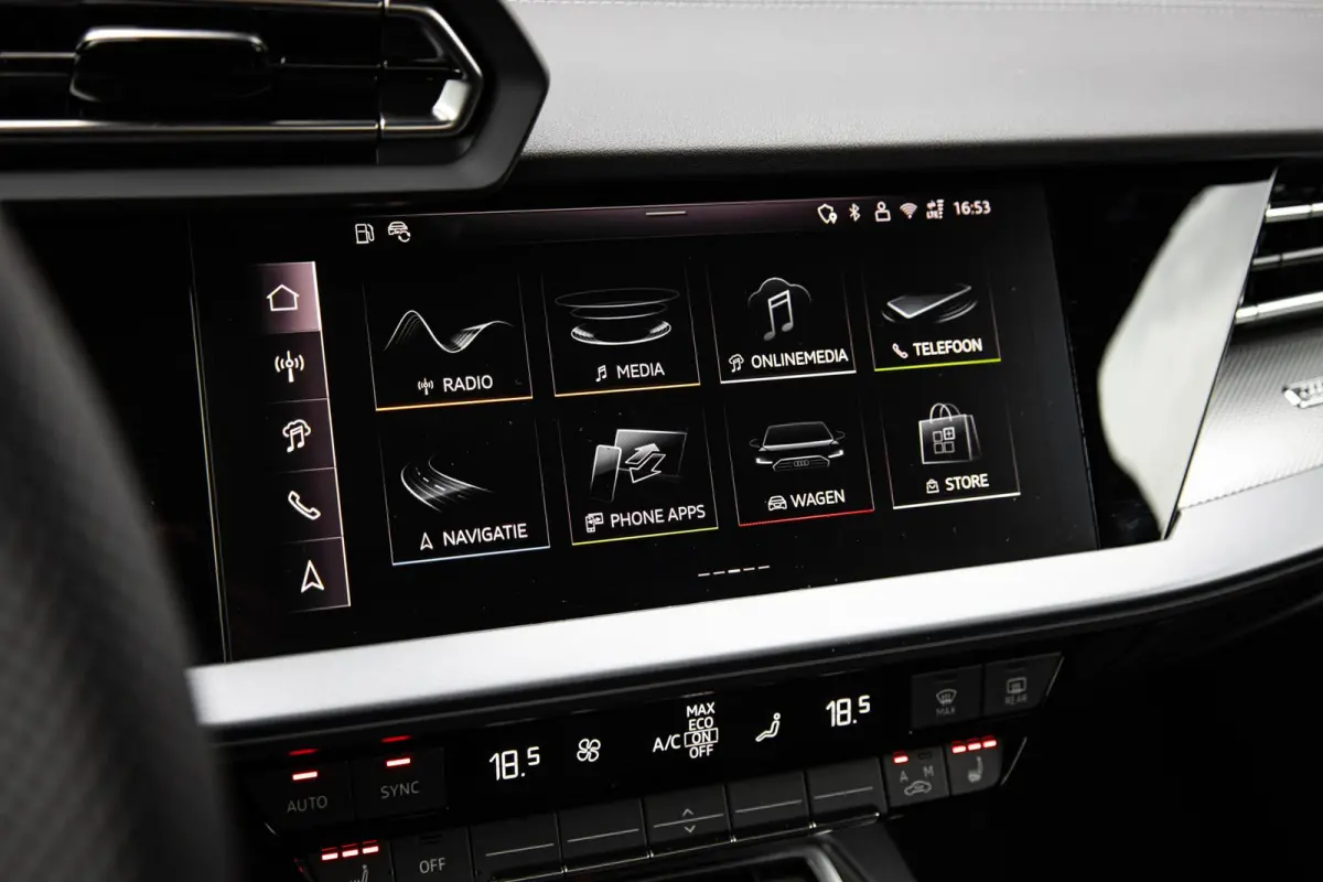 30 TFSI 116pk S-tronic S edition | Panoramadak | 19" Velgen | SONOS