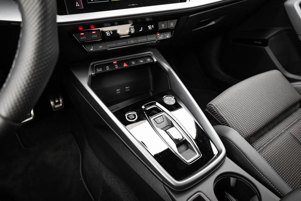 30 TFSI 116pk S-tronic S edition | Panoramadak | 19" Velgen | SONOS